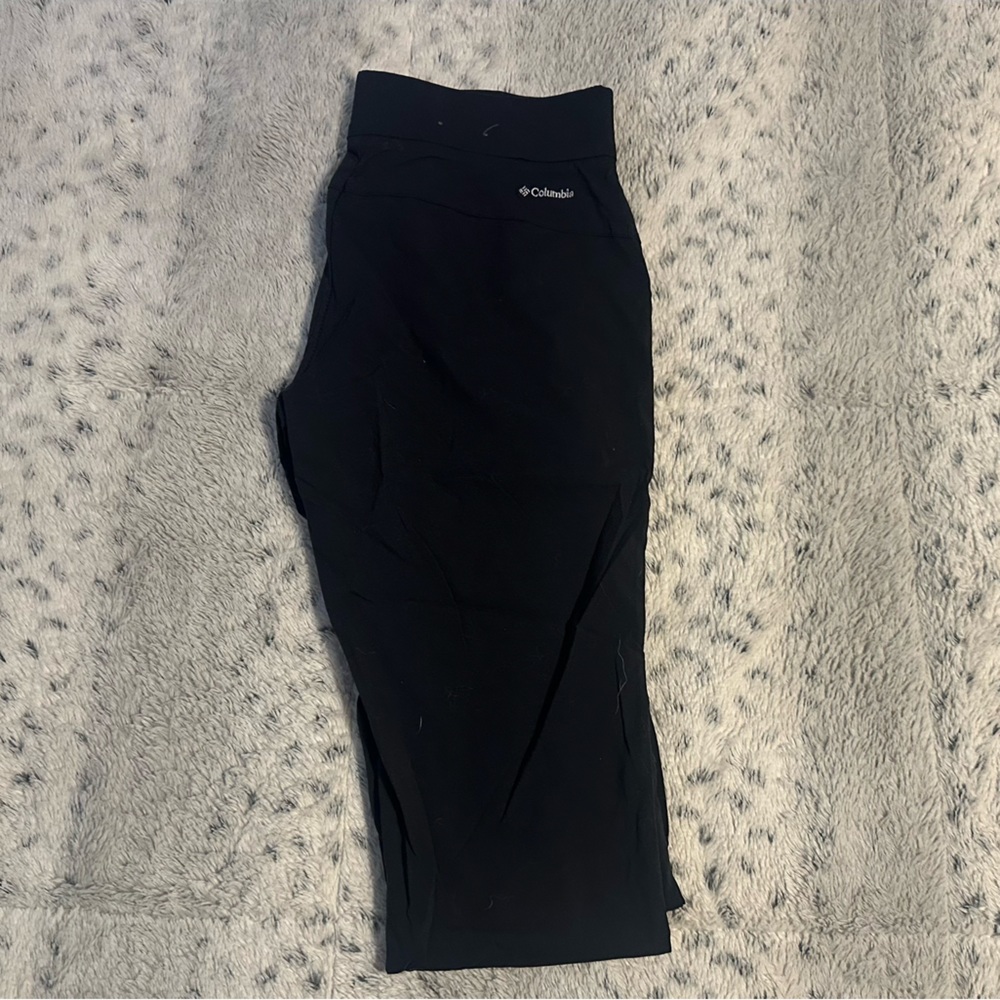 Columbia Sportswear Co. Black Athletic Leg Pants Size Small.